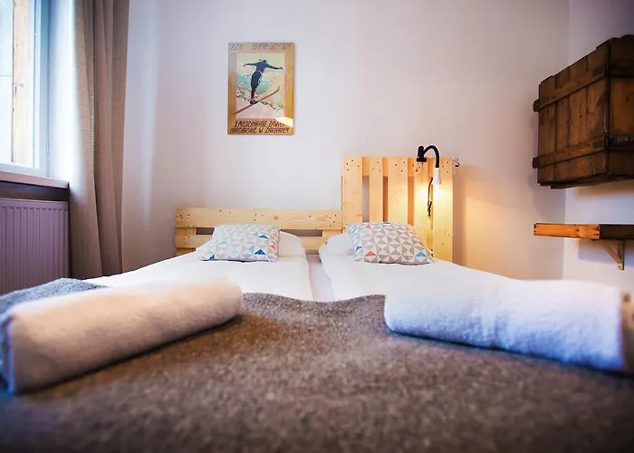 招待所 Kwatera Glowna *